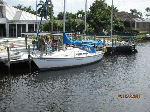 Slide: The Image of Mirage 33 Sloop 1983 - 3