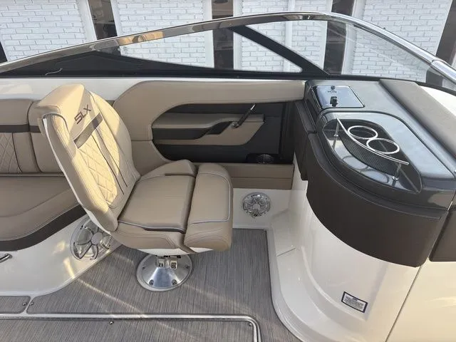 Slide: The Image of Sea Ray SLX 280 2016 - 10