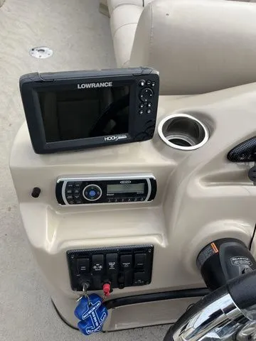 Slide: The Image of Bentley Pontoons 243 Cruise SE 2015 - 10