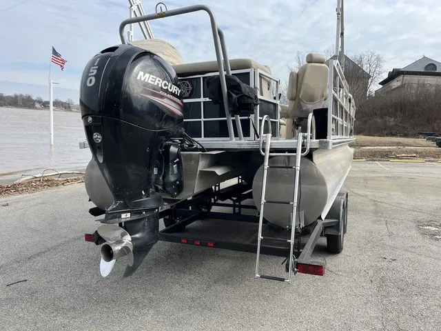 Slide: The Image of Bentley Pontoons 243 Cruise SE 2015 - 8