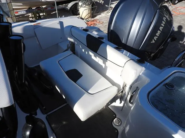 Slide: The Image of Wellcraft 222 Fisherman 2022 - 10