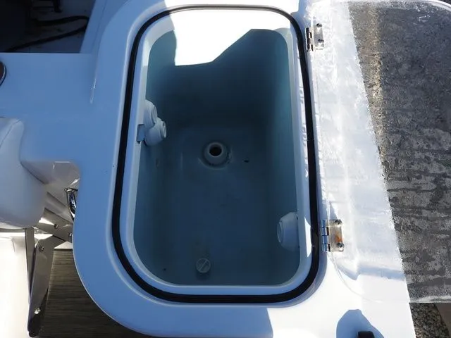 Slide: The Image of Wellcraft 222 Fisherman 2022 - 11