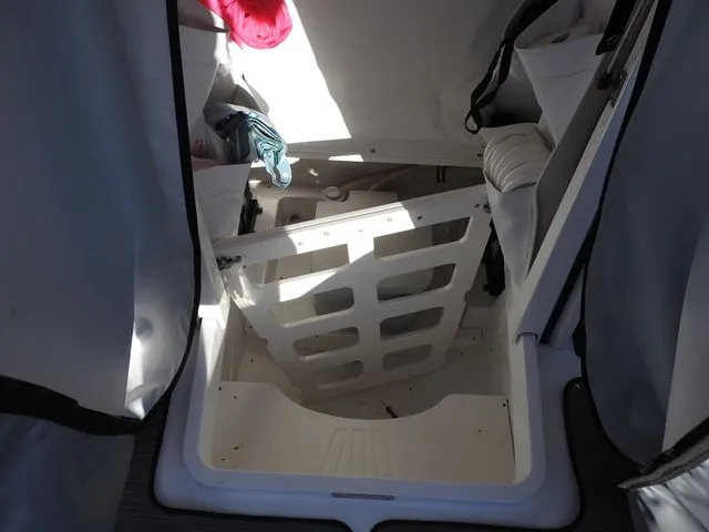 Slide: The Image of Wellcraft 222 Fisherman 2022 - 7