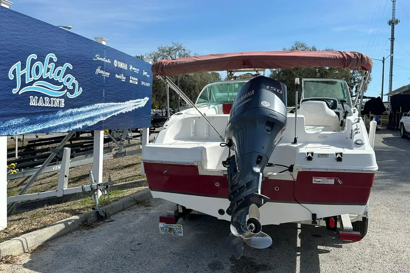 Slide: The Image of 2016 Hurricane SunDeck 187 OB boat with Yamaha engine at Holiday Marine. - 19