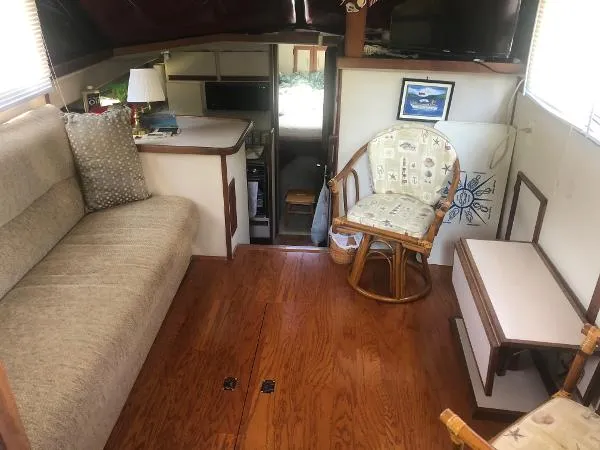 Slide: The Image of Carver Yachts 32 Aft Cabin 1988 - 5