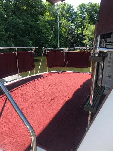 Slide: The Image of Carver Yachts 32 Aft Cabin 1988 - 6