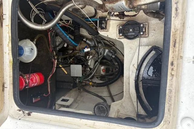 Slide: The Image of Engine compartment of 2004 Soubise Plaisance Freydis 46, showing mechanical components and wiring. - 22