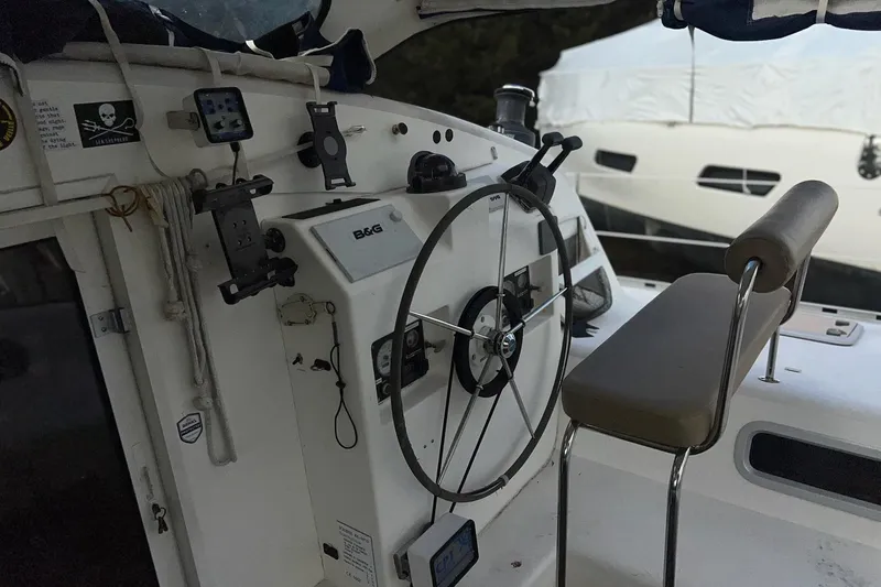Slide: The Image of Steering area of 2004 Soubise Plaisance Freydis 46 catamaran with navigation equipment. - 4