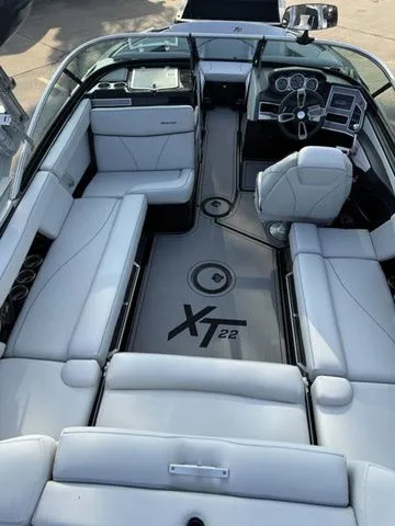 Slide: The Image of MasterCraft XT22 2020 - 11