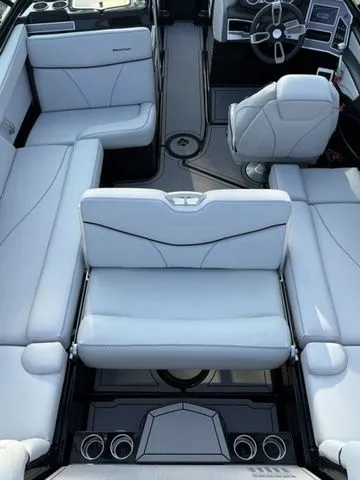 Slide: The Image of MasterCraft XT22 2020 - 12