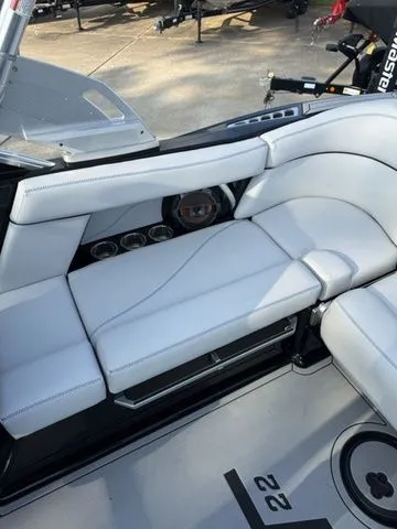 Slide: The Image of MasterCraft XT22 2020 - 19