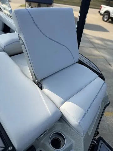 Slide: The Image of MasterCraft XT22 2020 - 21