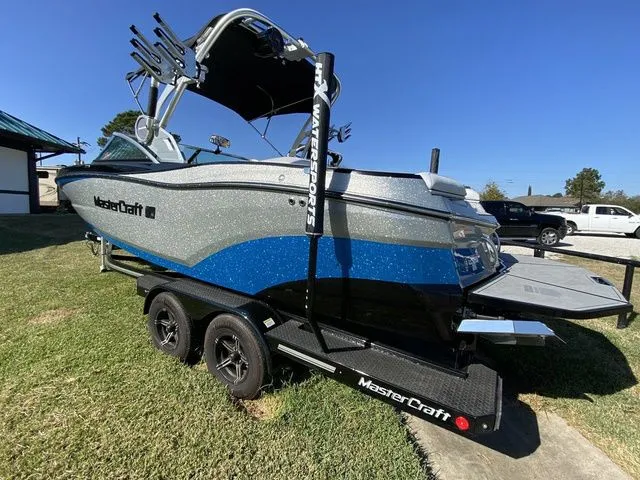 Slide: The Image of MasterCraft XT22 2020 - 4