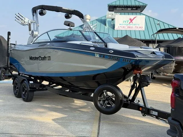 Slide: The Image of MasterCraft XT22 2020 - 7