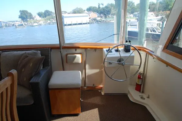 Slide: The Image of Hatteras 61 Cockpit Motor Yacht 1984 - 8