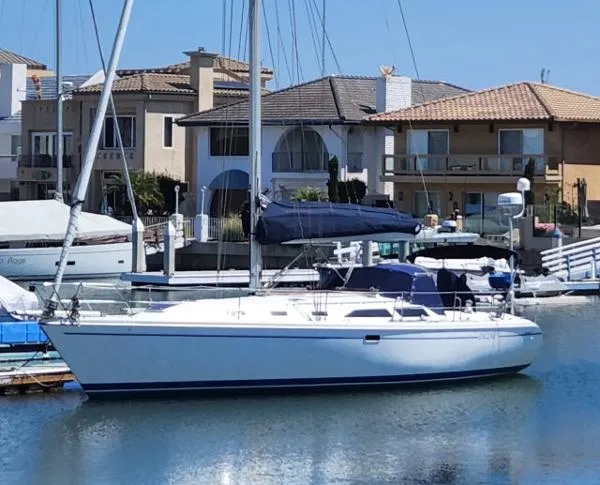 Slide: The Image of Catalina 42 Mk II 1999 - 0