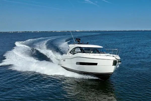 Slide: The Image of Carver Yachts C37 2021 - 3