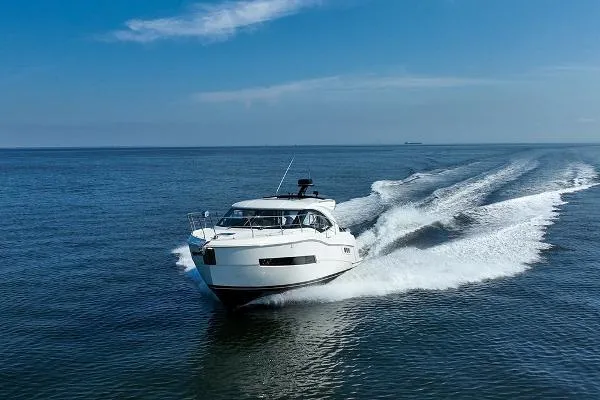 Slide: The Image of Carver Yachts C37 2021 - 4