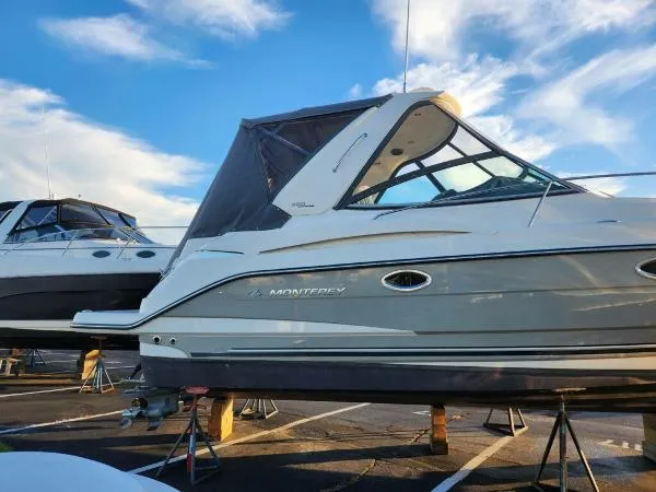 Slide: The Image of Monterey 320 Sport Yacht 2012 - 0