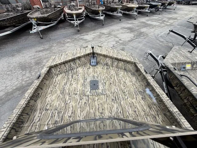 Slide: The Image of SeaArk 2272 MVT Flatcat 2026 - 10