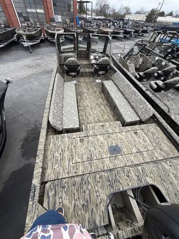 Slide: The Image of SeaArk 2272 MVT Flatcat 2026 - 3