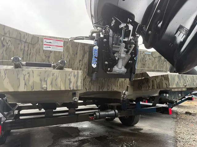 Slide: The Image of SeaArk 2272 MVT Flatcat 2026 - 5