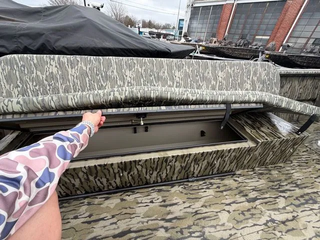 Slide: The Image of SeaArk 2272 MVT Flatcat 2026 - 7