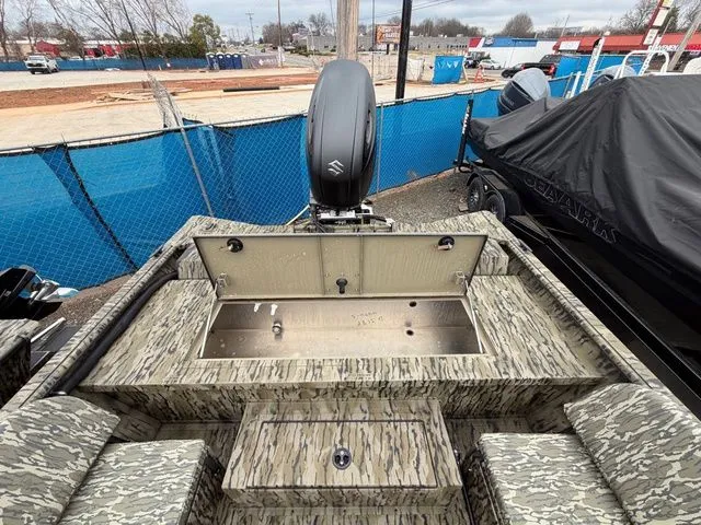 Slide: The Image of SeaArk 2272 MVT Flatcat 2026 - 8