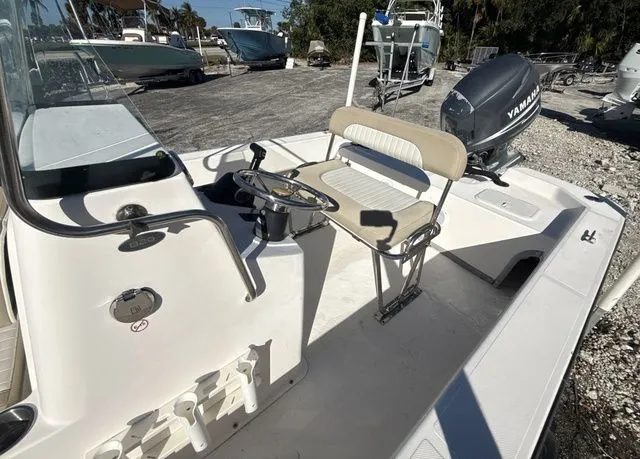 Slide: The Image of Sundance 20 Bay Skiff 2020 - 7
