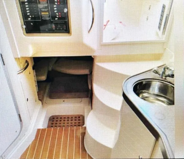 Slide: The Image of Grady-White 330 Express 2006 - 7