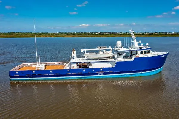 Slide: The Image of Commercial Explorer Yacht 2021 - 0