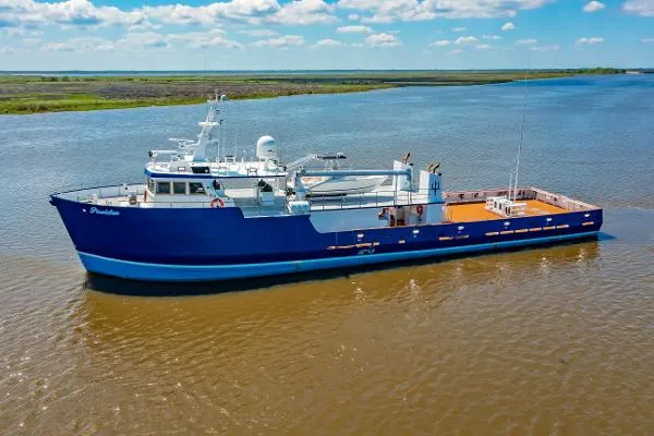 Slide: The Image of Commercial Explorer Yacht 2021 - 1