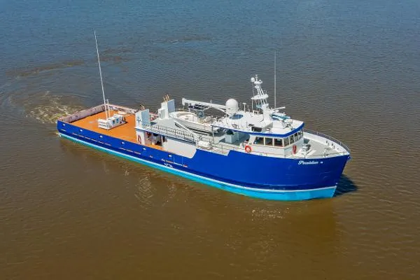 Slide: The Image of Commercial Explorer Yacht 2021 - 4