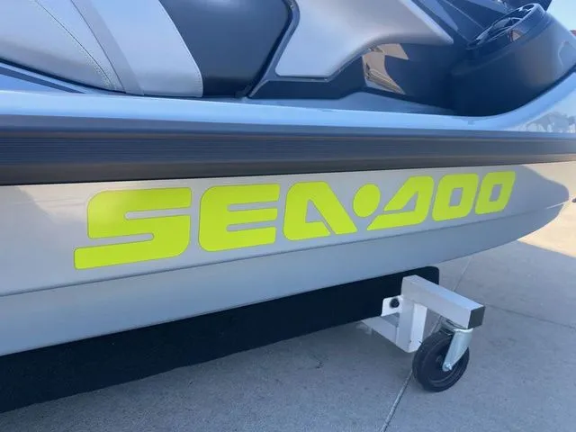 Slide: The Image of Sea-Doo RXT-325 ROTAX 1630 ACE 325 2026 - 9