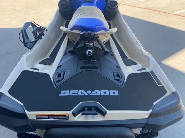 Slide: The Image of Sea-Doo Wake 2026 - 16