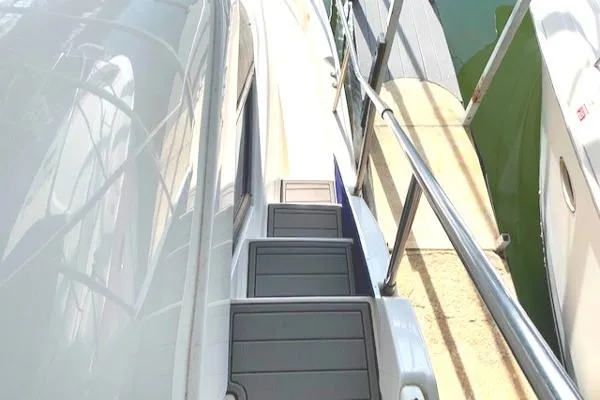 Slide: The Image of Silverton 392 Motor Yacht 2000 - 10