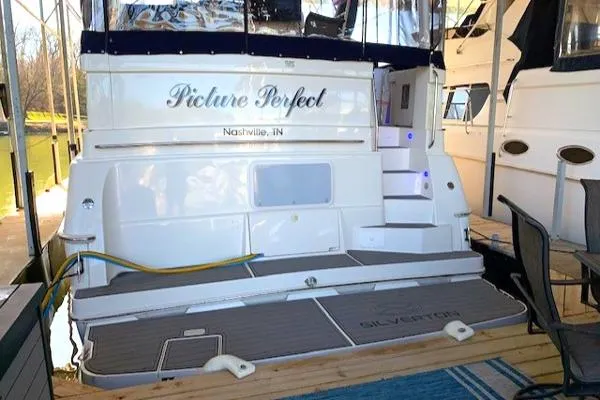 Slide: The Image of Silverton 392 Motor Yacht 2000 - 4