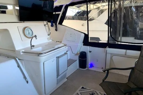 Slide: The Image of Silverton 392 Motor Yacht 2000 - 6