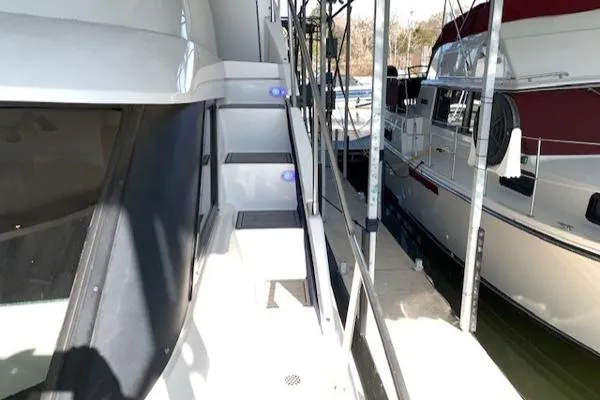 Slide: The Image of Silverton 392 Motor Yacht 2000 - 9
