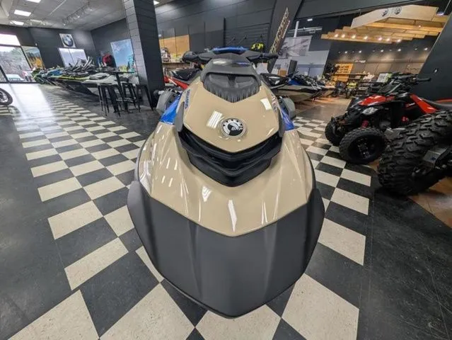 Slide: The Image of Sea-Doo Wake 170 2026 - 3