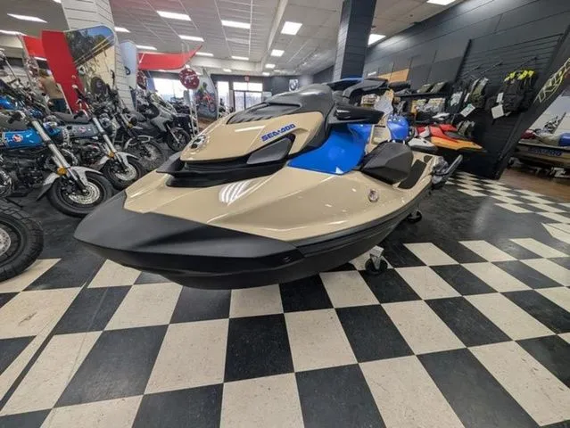 Slide: The Image of Sea-Doo Wake 170 2026 - 4