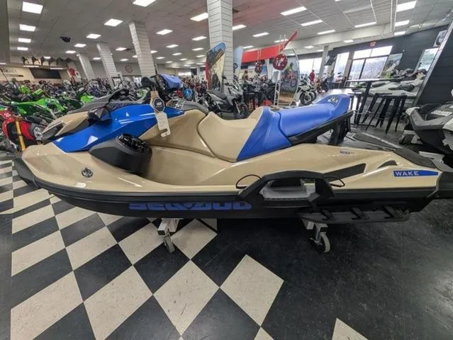 Slide: The Image of Sea-Doo Wake 170 2026 - 5