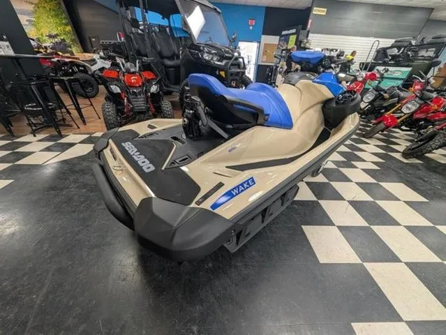 Slide: The Image of Sea-Doo Wake 170 2026 - 8