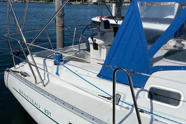 Slide: The Image of Beneteau 331 2001 - 2