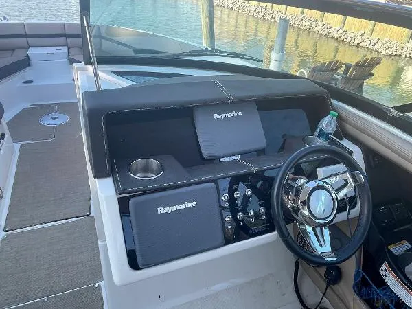 Slide: The Image of Sea Ray 350 SLX 2017 - 8