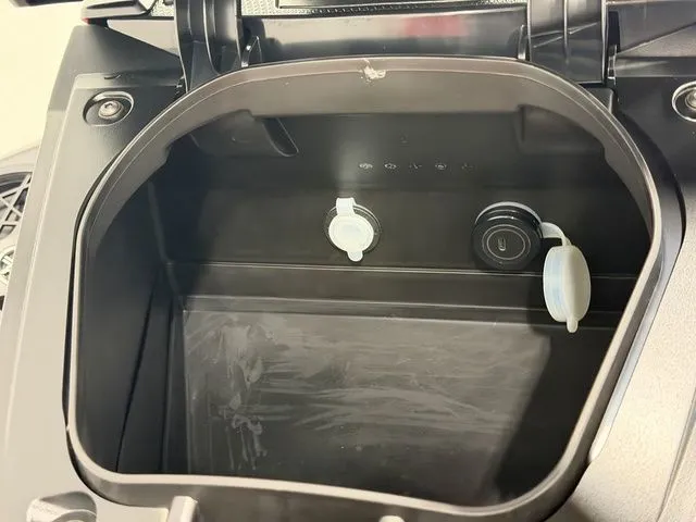 Slide: The Image of Yamaha VX Limited HO 2026 - 18