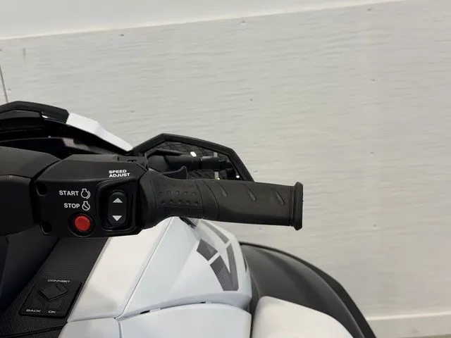 Slide: The Image of Yamaha VX Cruiser HO 2026 - 15