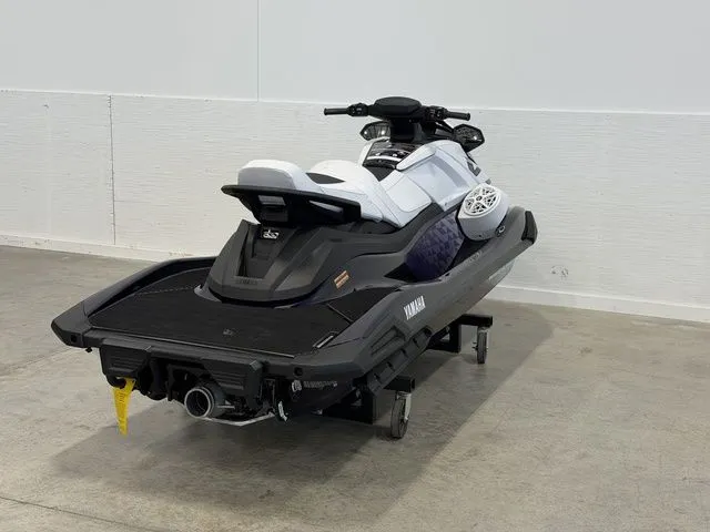 Slide: The Image of Yamaha VX Cruiser HO 2026 - 11