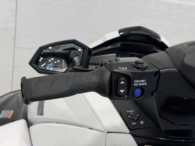 Slide: The Image of Yamaha VX Cruiser HO 2026 - 13