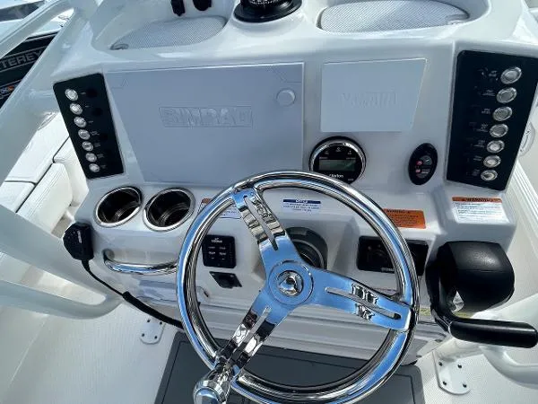 Slide: The Image of Robalo 246 Cayman SD 2022 - 11